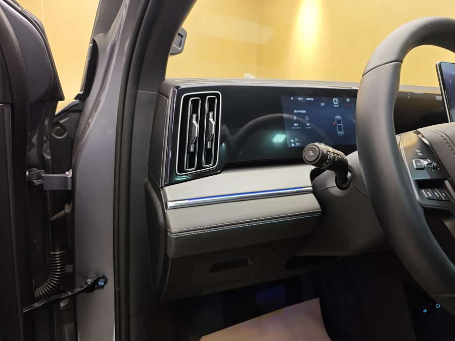 BYD SongL DM-i 2025 car image #13