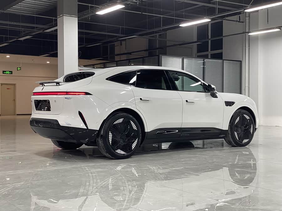 Avatr 11 2023 car image #13