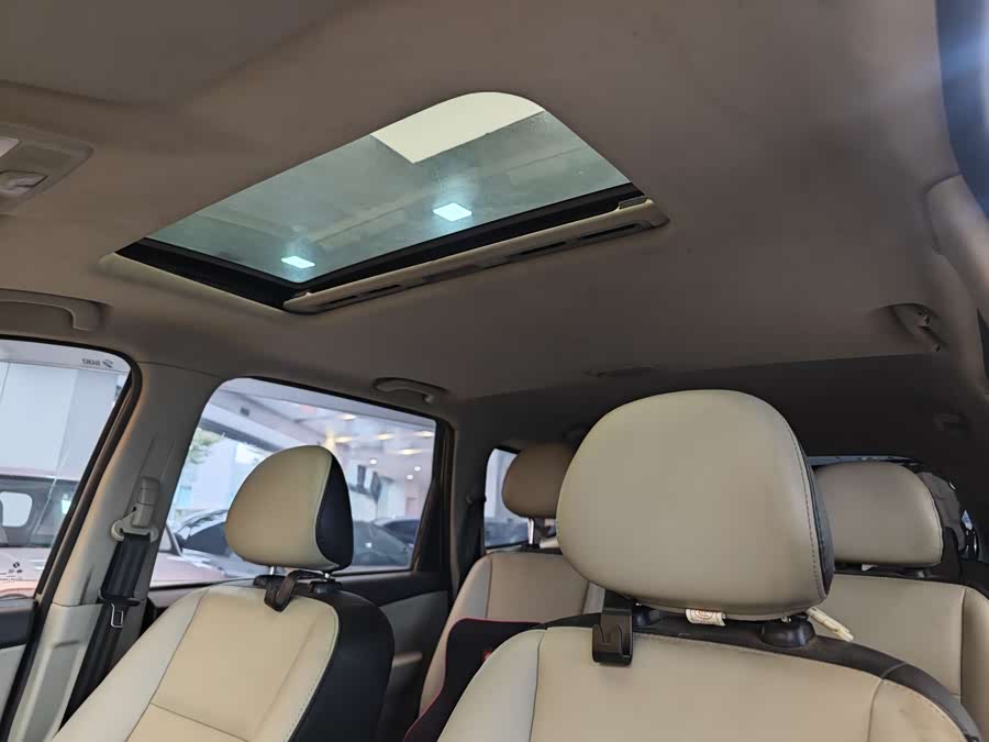 Forthing S500 2016 car image #13