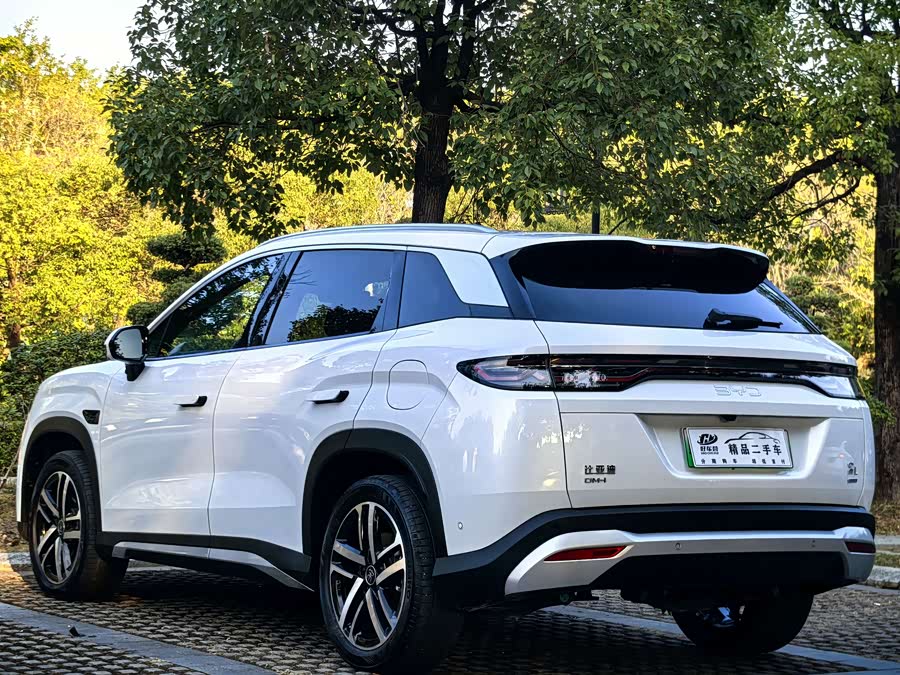 BYD SongL DM-i 2025 #13 BYD SongL DM-i 2025 car image #13