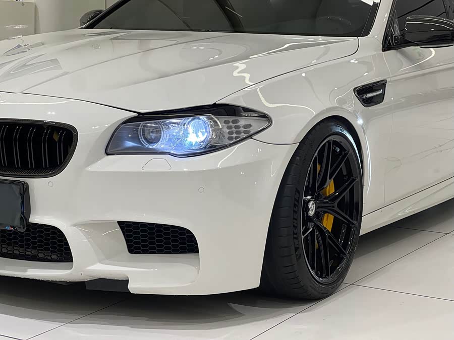 BMW M5 2014 car image #13