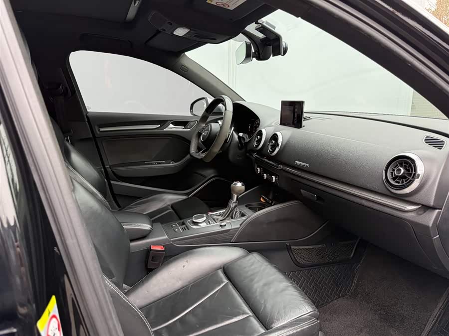 Audi RS 3 2018 immagine di auto #13