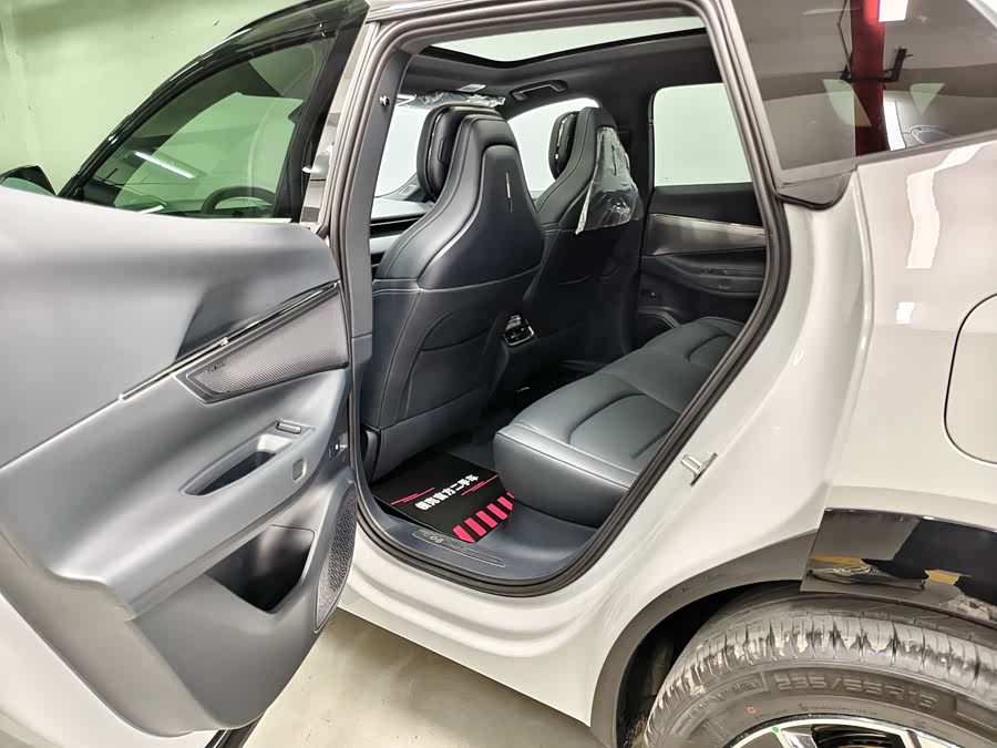 Lynk & Co 08 EM-P 2025 #13 Lynk & Co 08 EM-P 2025 car image #13