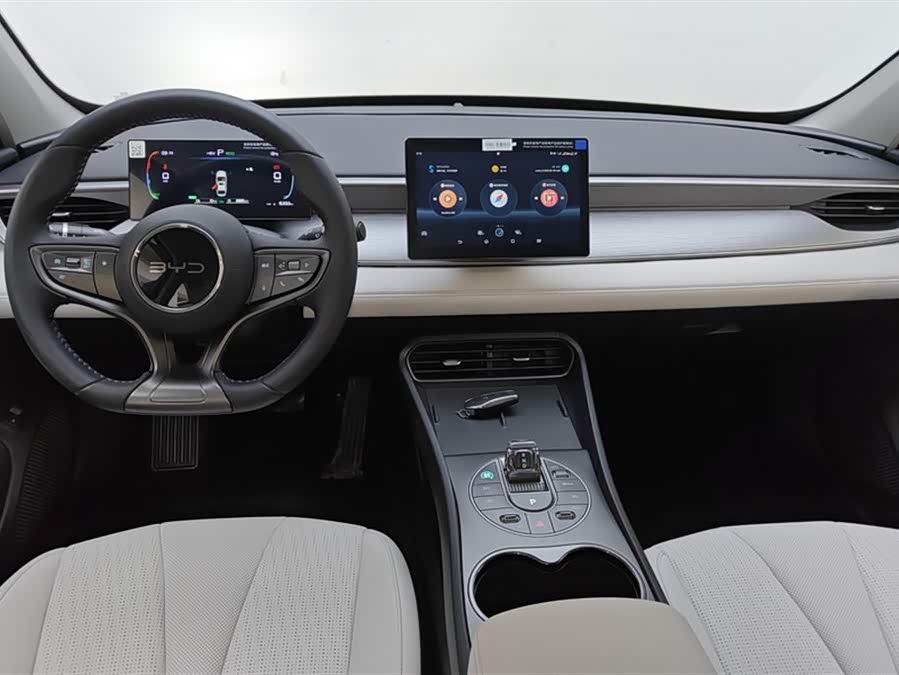 BYD Seal 05 DM-i 2025 car image #13