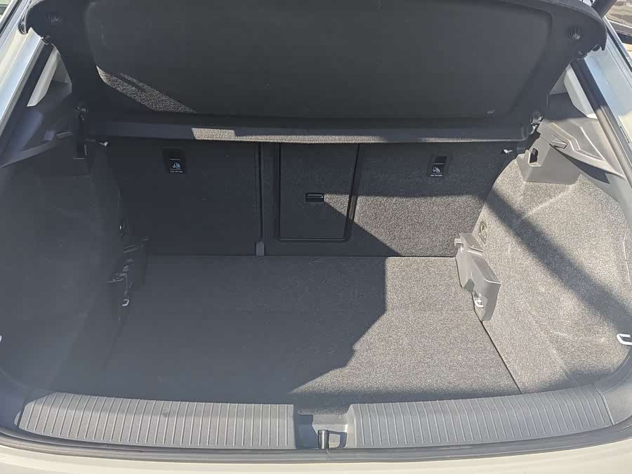 Volkswagen T-Roc 2020 car image #13