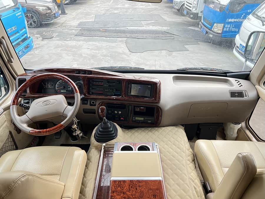 Toyota Coaster 2017 imagem de carro #13