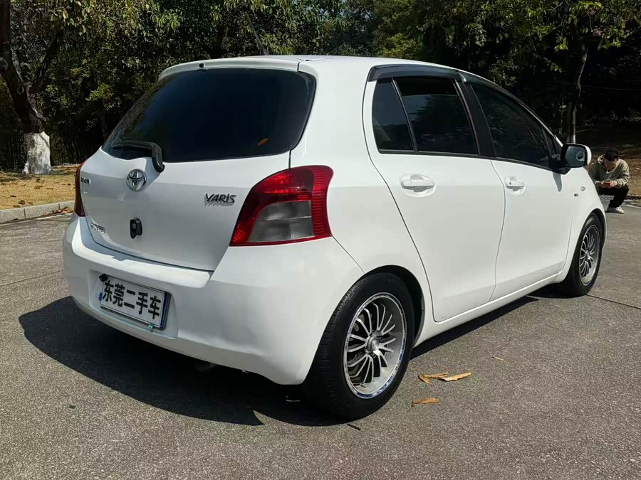 Toyota Yaris 2010 imagem de carro #13