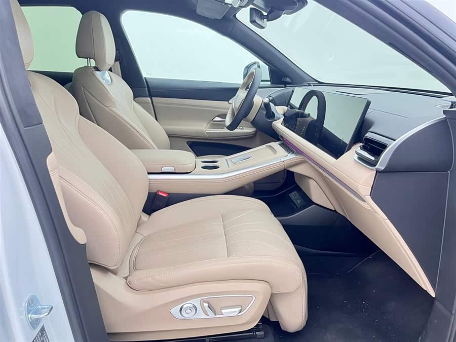 Xpeng G9 2025 صورة سيارة #13