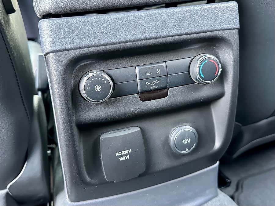 Ford Everest 2016 immagine di auto #13