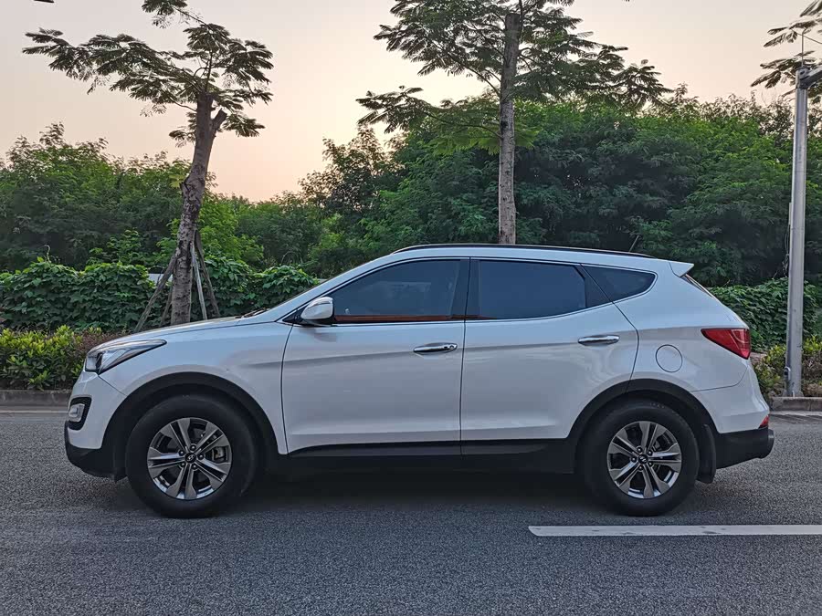 Hyundai Santa Fe 2013 car image #13