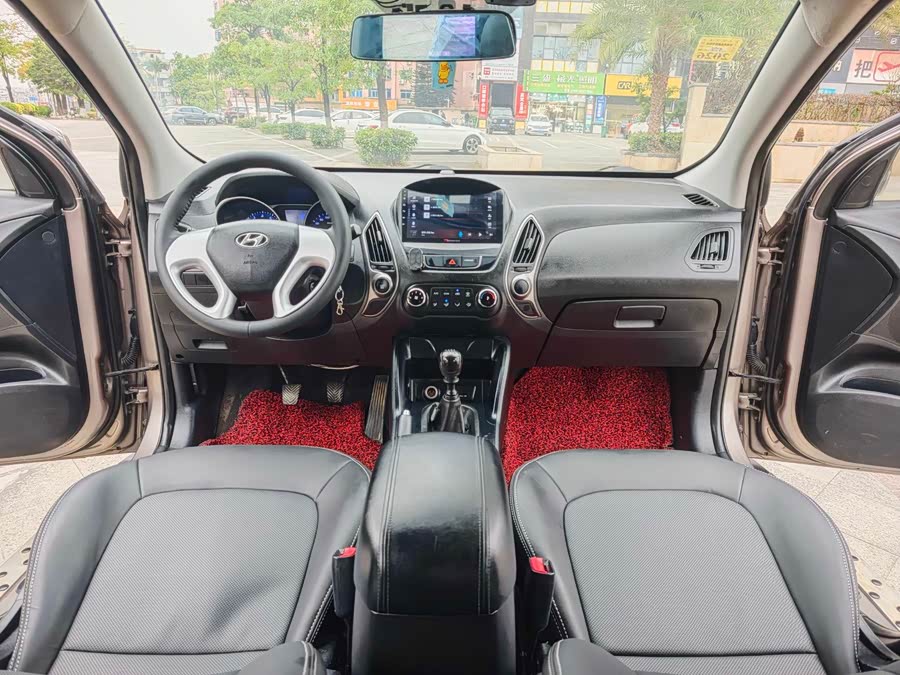 Hyundai ix35 2013 car image #13