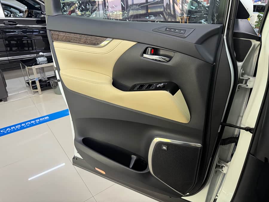 Toyota Alphard 2022 car image #13