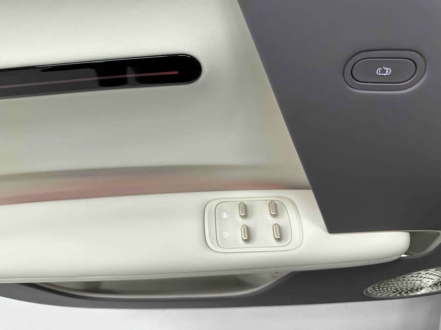 Avatr 06 2025 car image #13