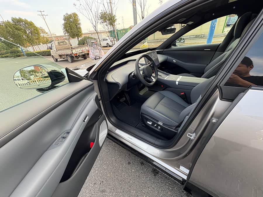 MI YU7 2025 image de voiture #13