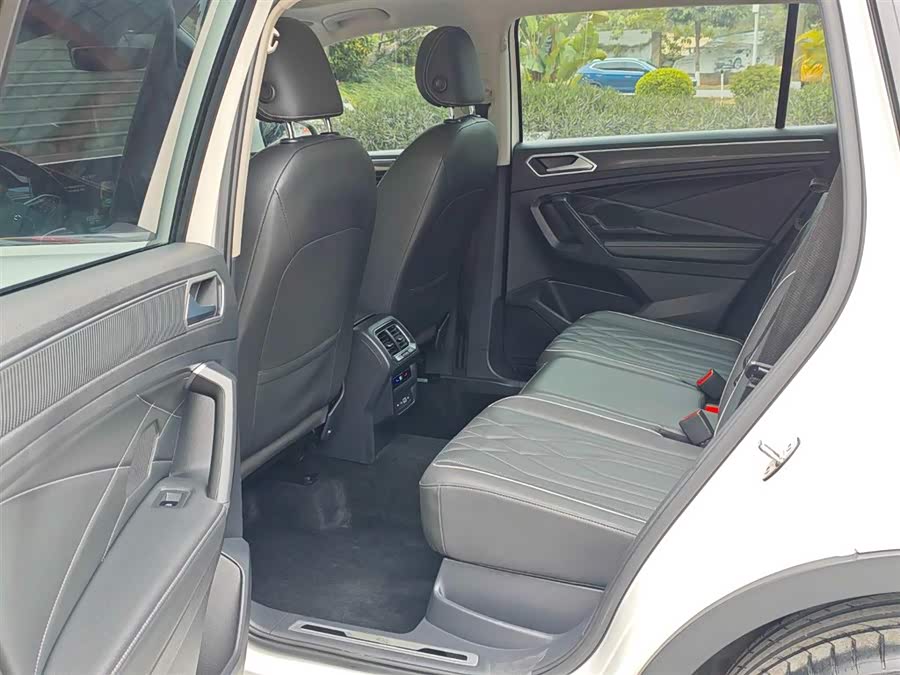Volkswagen Tiguan L 2021 car image #13