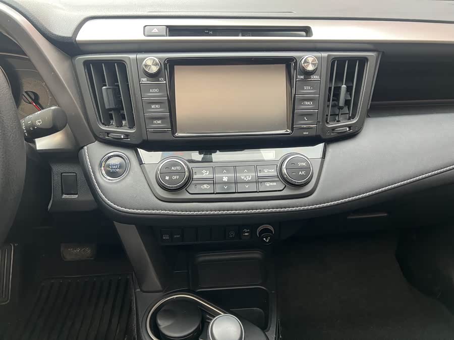 Toyota RAV4 2019 #13 Toyota RAV4 2019 car image #13