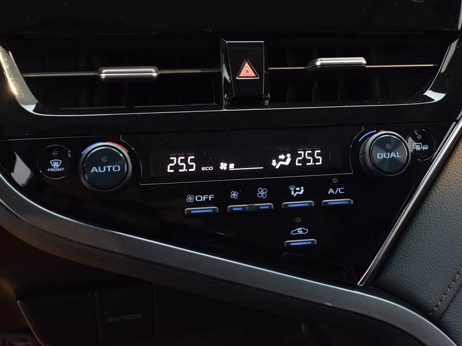 Toyota Camry 2021 immagine di auto #13