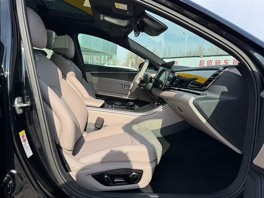 BYD Han 2025 car image #13