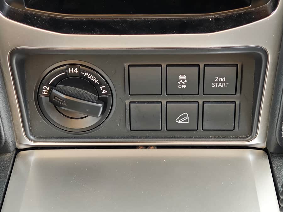 Toyota Land Cruiser Prado 2018 car image #13
