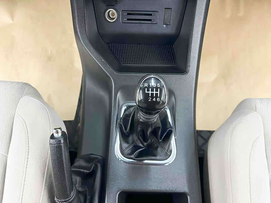 Forthing Lingzhi 2024 car image #13