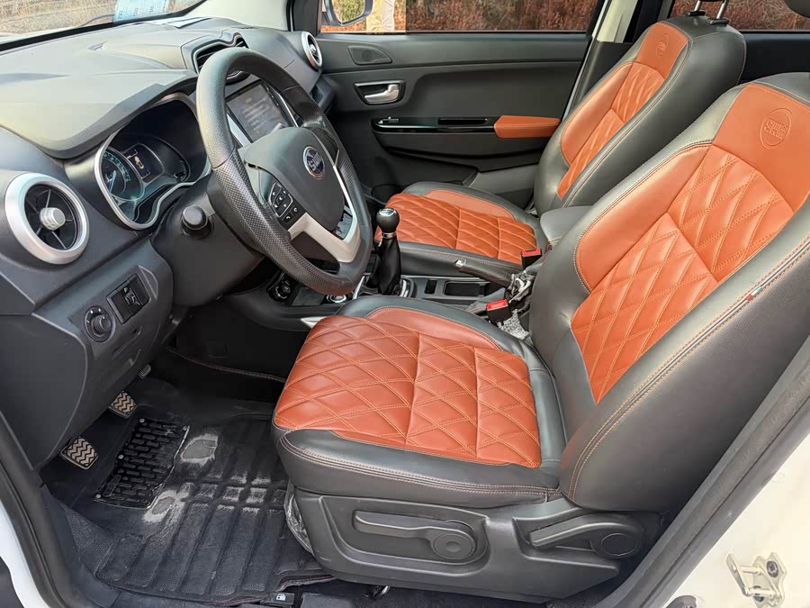 SWM斯威汽车 SWM斯威X3 2019 #13 SWM斯威汽车 SWM斯威X3 2019 汽车图片 #13