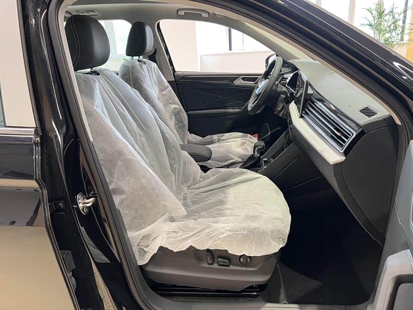 Volkswagen Tiguan L New Energy 2025 صورة سيارة #13