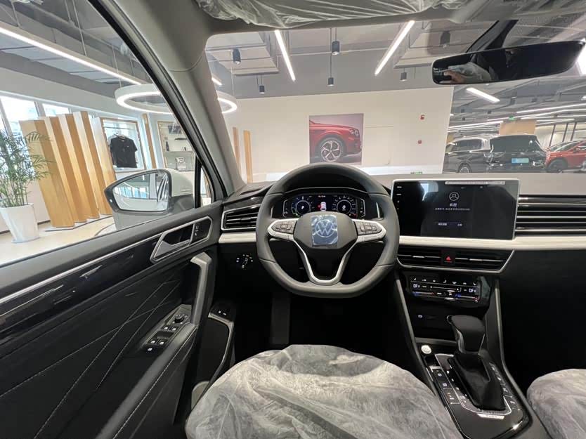 Volkswagen Tiguan L New Energy 2025 car image #13