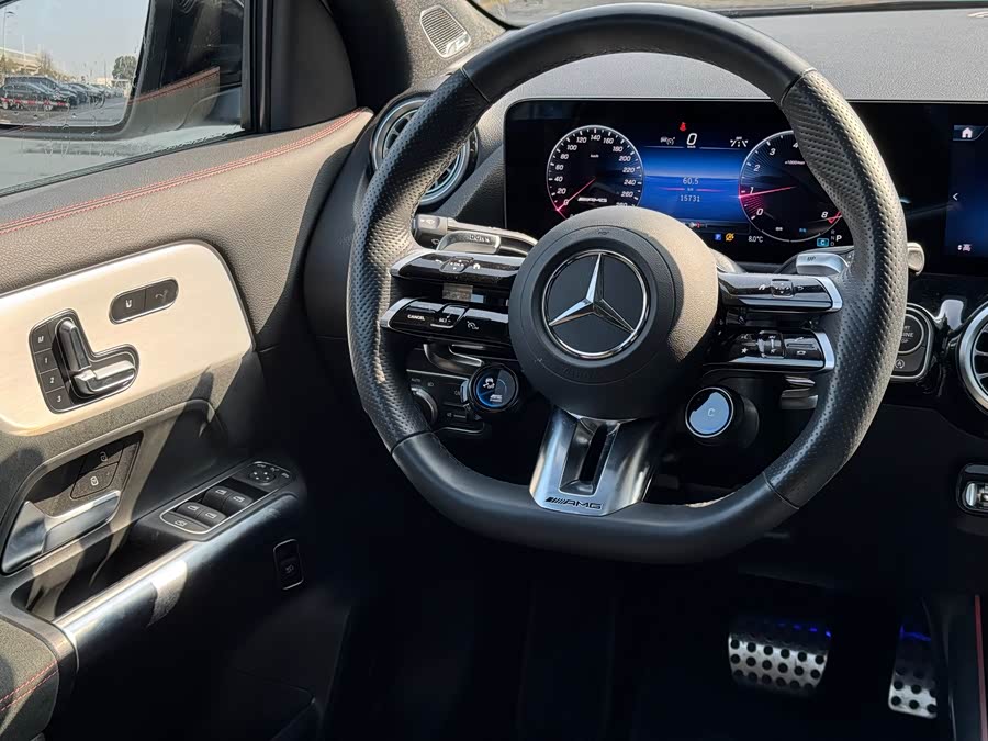Mercedes-Benz GLA AMG 2025 immagine di auto #13