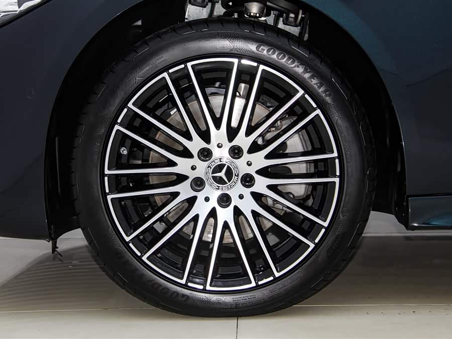 Mercedes-Benz C Class 2025 car image #13