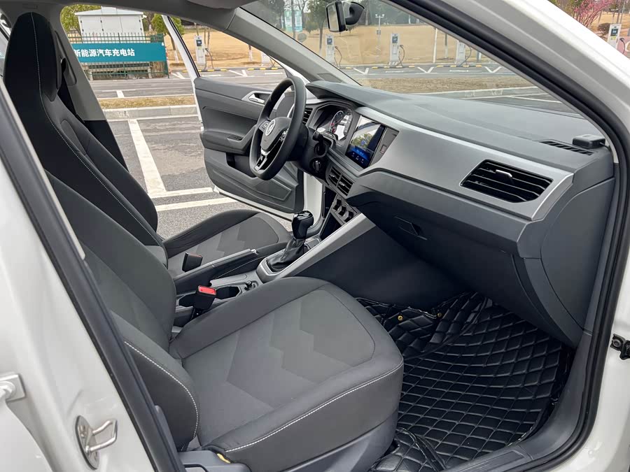 Volkswagen Polo 2020 car image #13