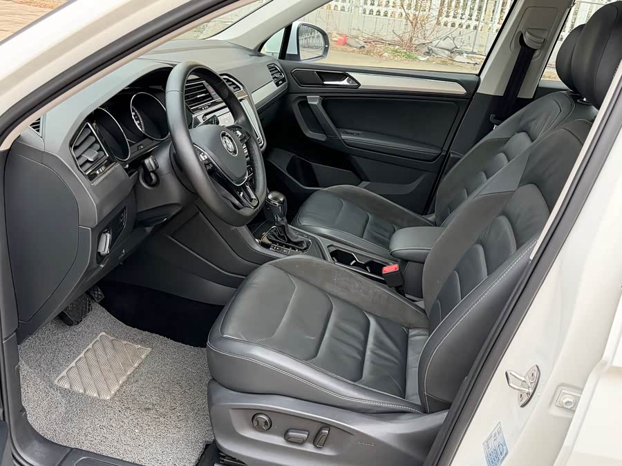 Volkswagen Tiguan L 2019 immagine di auto #13
