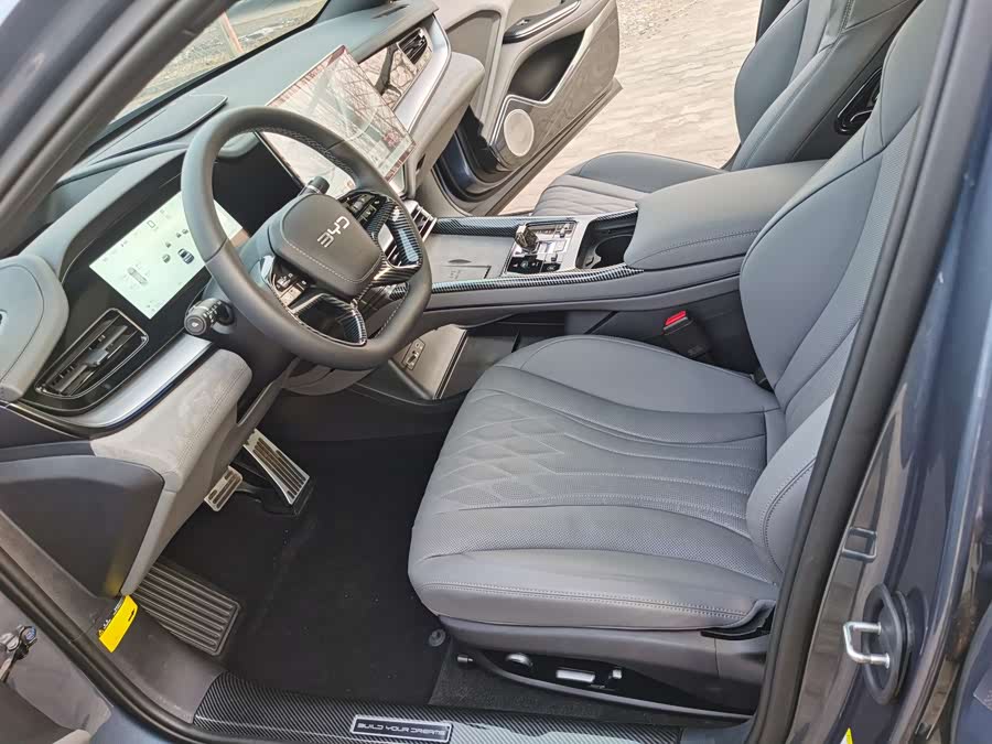 BYD Seal 07 DM-i 2024 car image #13