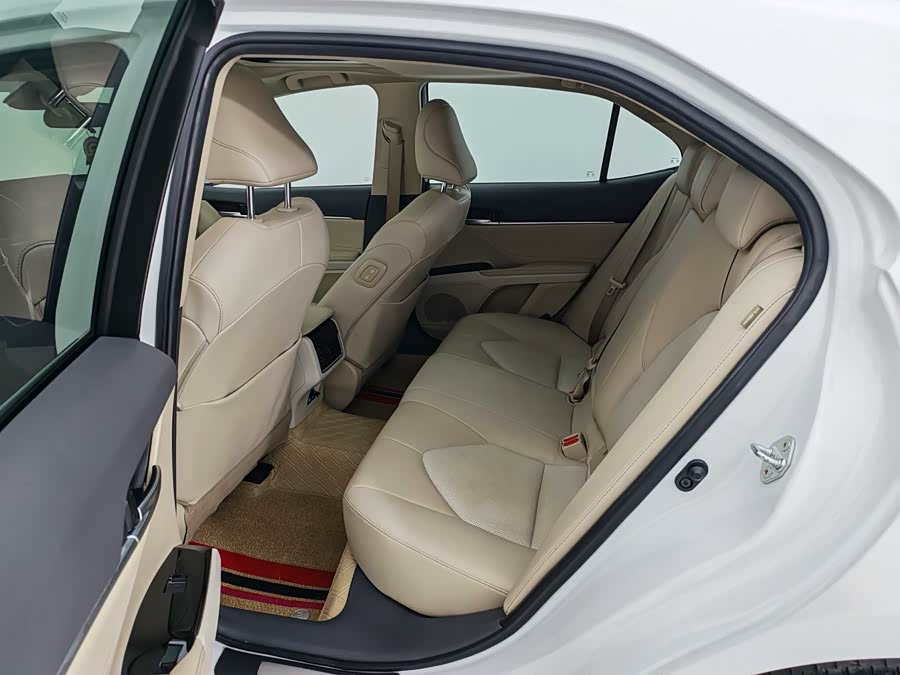 Toyota Camry 2023 immagine di auto #13