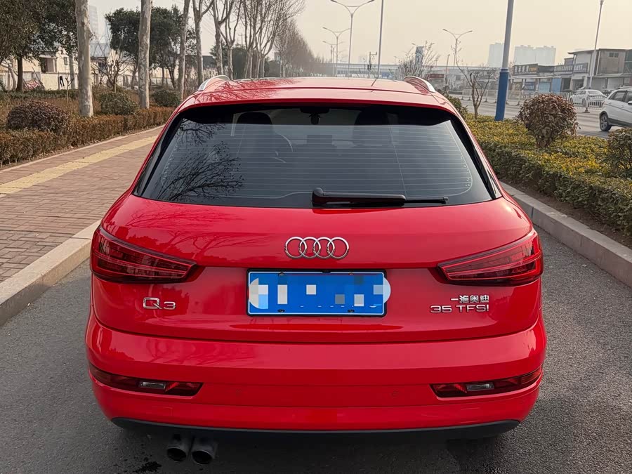 Audi Q3 2018 car image #13