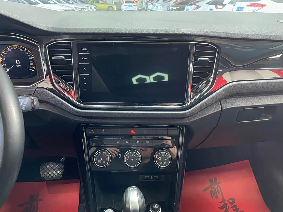 Volkswagen T-Roc 2021 car image #13