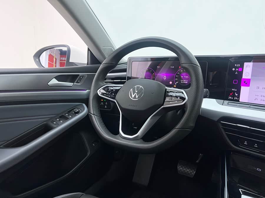 Volkswagen Lamando 2023 car image #13