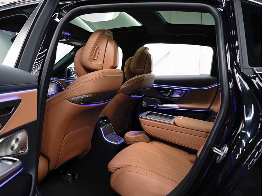 Mercedes-Benz E Class 2025 car image #13