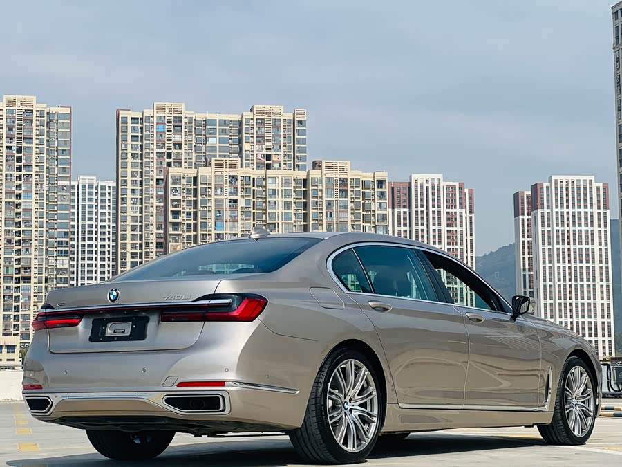 BMW 7 Series 2021 car image #13