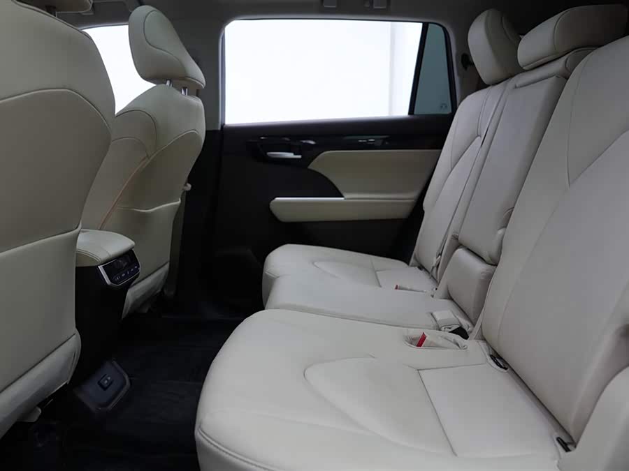 Toyota Highlander 2022 car image #13