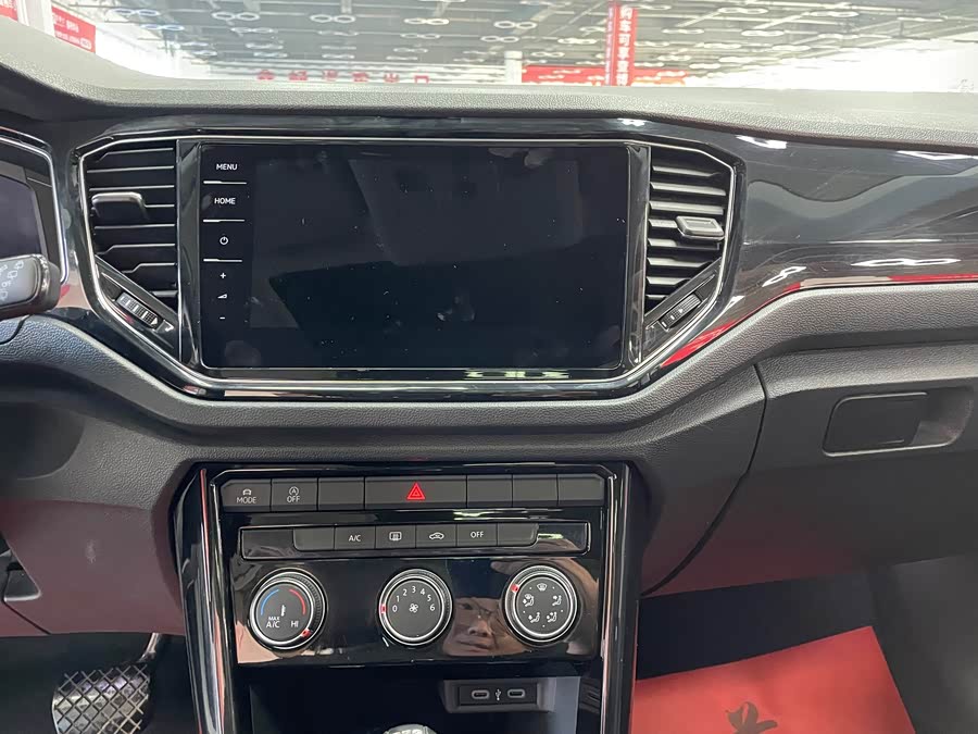 Volkswagen T-Roc 2022 car image #13