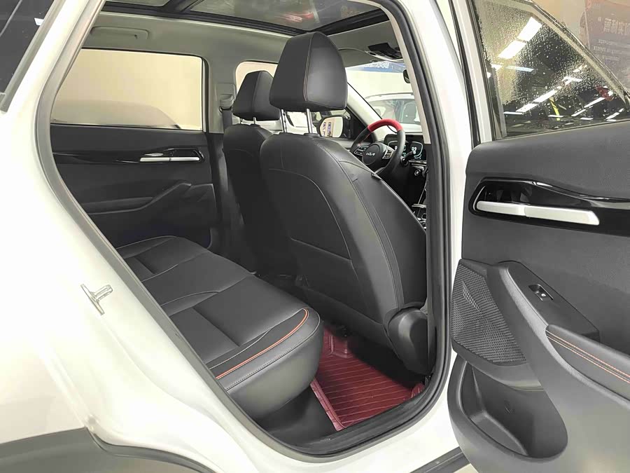 Kia Seltos 2024 imagen de coche #13