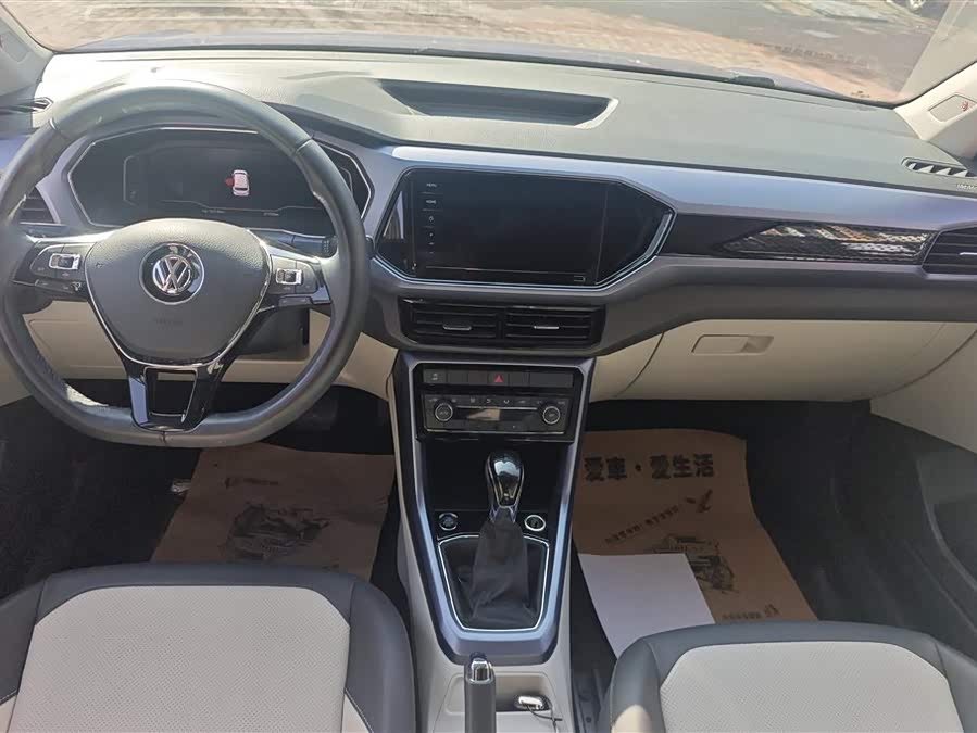 Volkswagen T-Cross 2019 car image #13