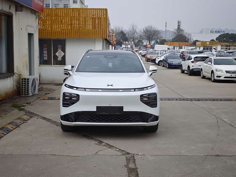 Xpeng G9 2023 صورة سيارة #13