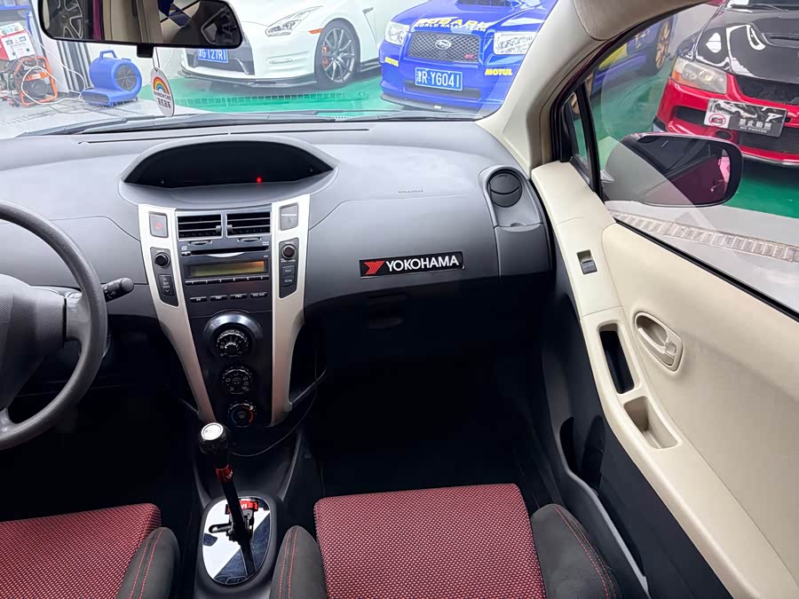 Toyota Yaris 2011 car image #13