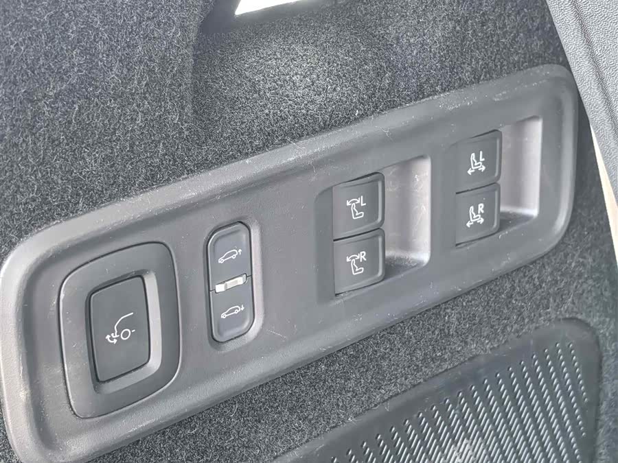 Lynk & Co 900 2025 car image #13
