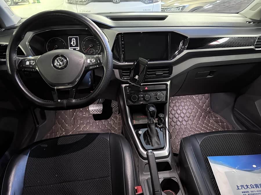 Volkswagen T-Cross 2019 car image #13