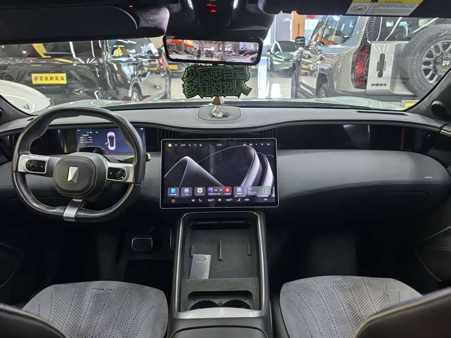 Avatr 11 2023 car image #13