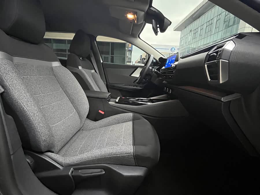 Citroen C5 X 2024 car image #13