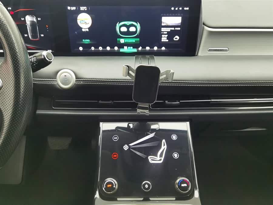 哪吒汽车 哪吒U 2021 汽车图片 #13