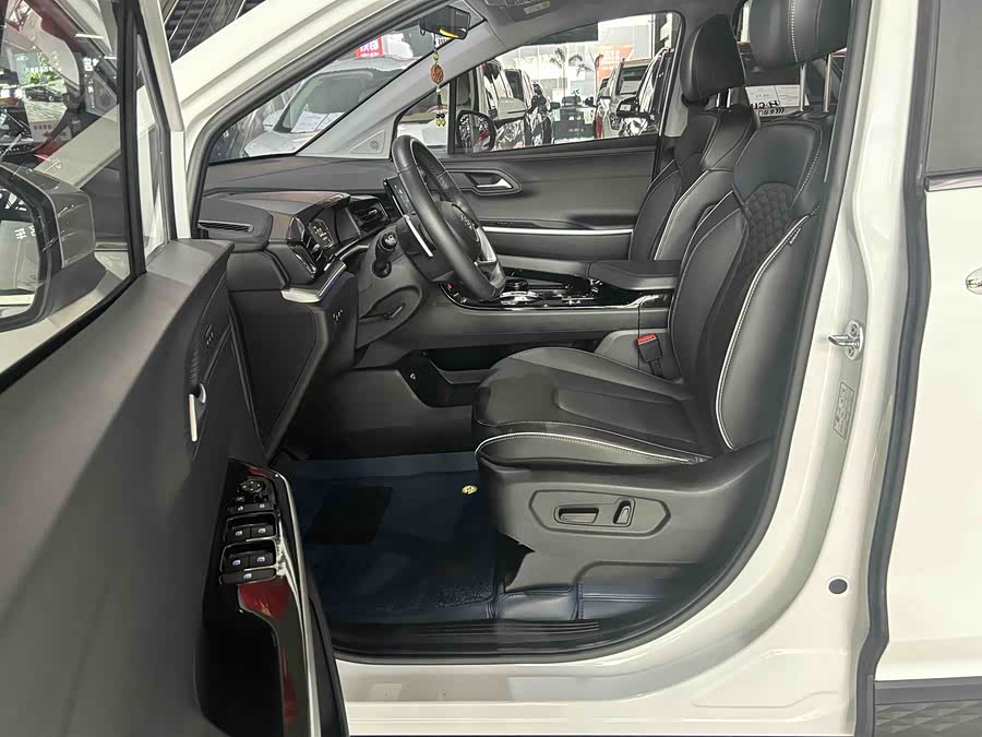 Hyundai Custo 2024 car image #13